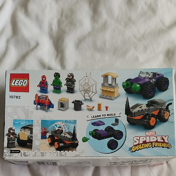 LEGO Spidey Amazing Friends Hulk vs. Rhino Showdown - Picture 6 of 10